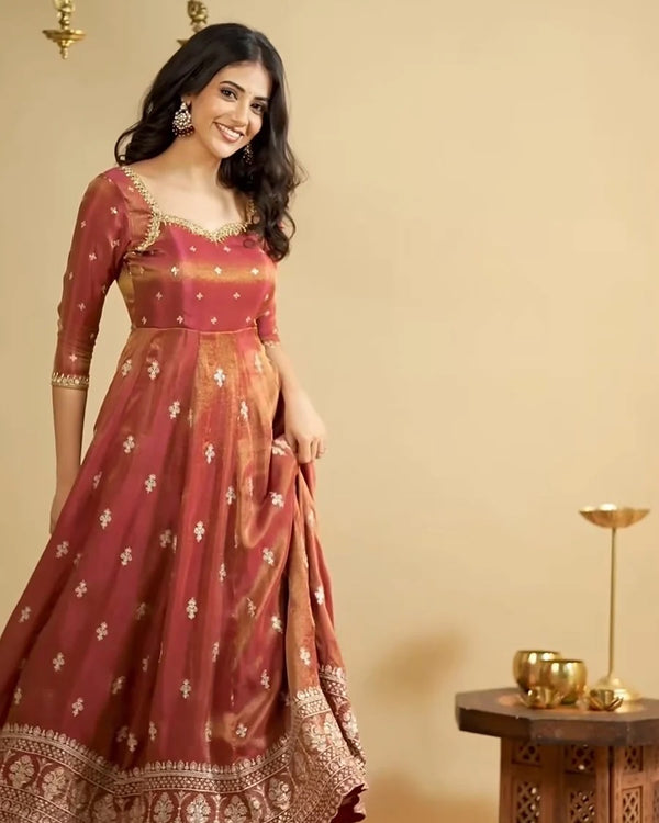 Saakshi cosmo Slit Anarkali Premium Suit Set